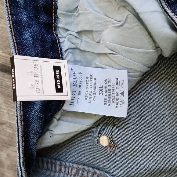 NWT Judy Blue Half Cuffed Shorts - Style 150019 Sz 3XL 22W-24W - Picture 6 of 7